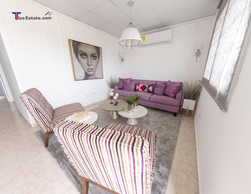 Imagen de muestra: Casa con jardín en Escazú